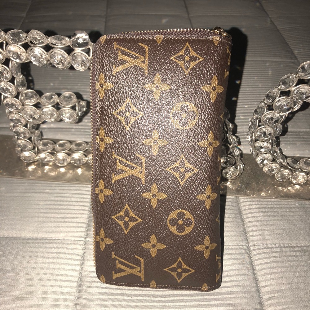 Louis-Vuitton wallet authentic 💯